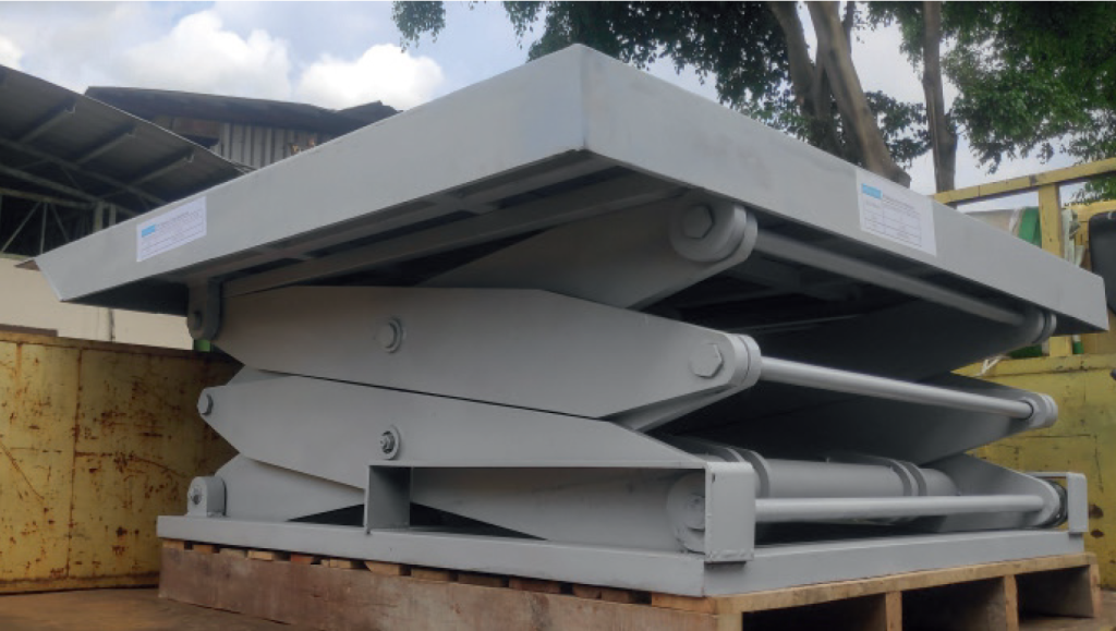 Lift Bay with a capacity of 1500 - 2500 kg, designed for efficient material handling in industrial and commercial applications.
